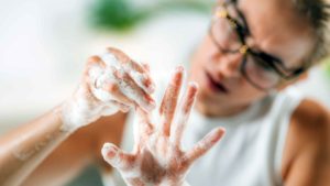 disturbo ossessivo compulsivo, paura dei germi, contaminazione psicologo milano, terapia coognitivo comportamentale